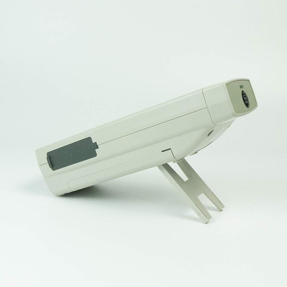 ตัวเครื่องมีขาตั้งด้านหลัง