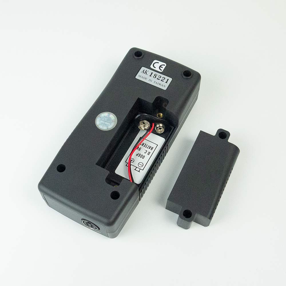 ด้านหลังมีช่องใส่แบตเตอรี่ขนาด DC 9V x 1