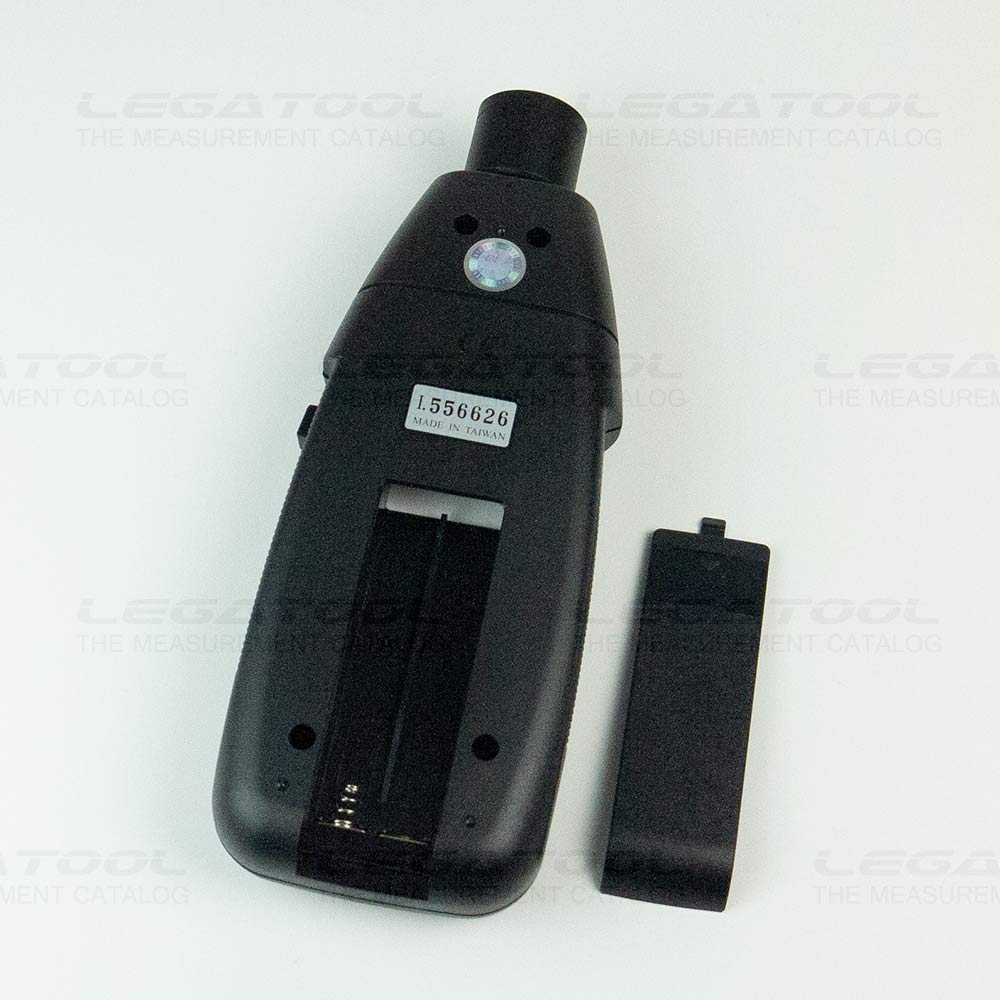 ด้านหลังมีช่องใส่แบตเตอรี่ขนาด AA x 4