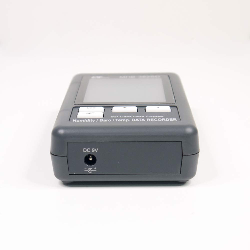 ด้านล่างมีช่องต่อ Adapter DC 9V AP-9VA (แยกจำหน่าย)