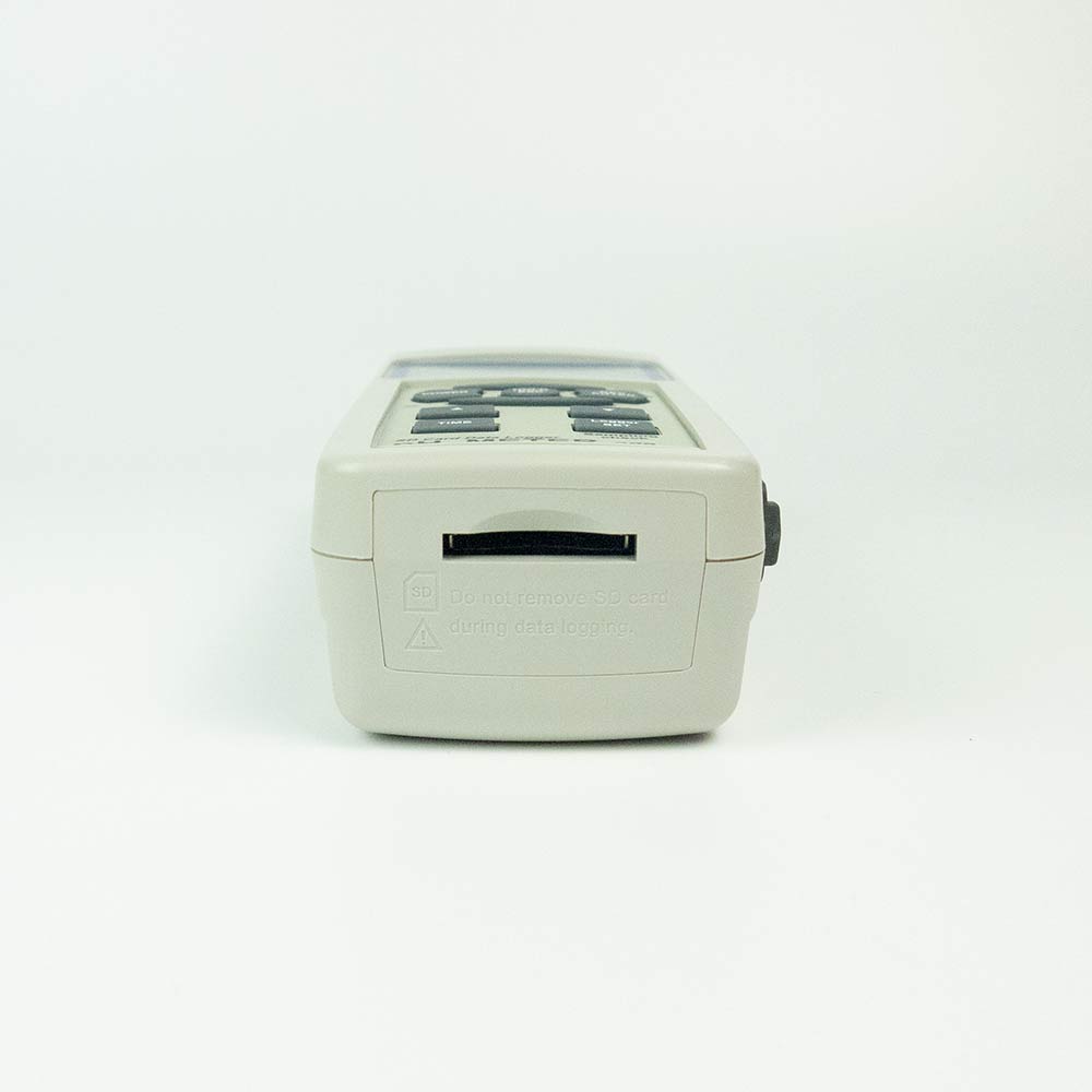 ด้านล่างมีช่องใส่ SD Card (ทางเลกะแถมให้ฟรี)