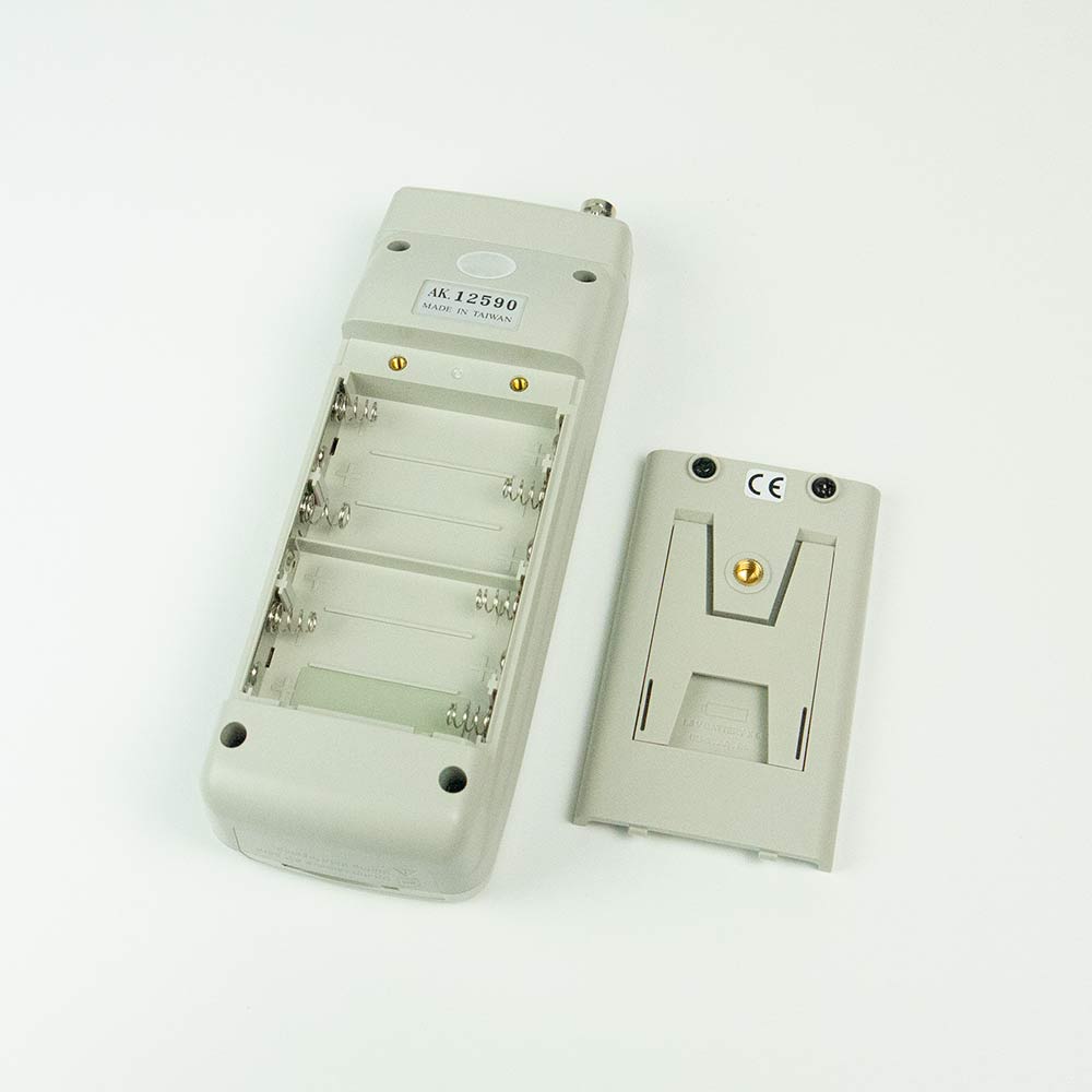 ด้านหลังสำหรับใส่แบตเตอรี่ขนาด AAA × 6