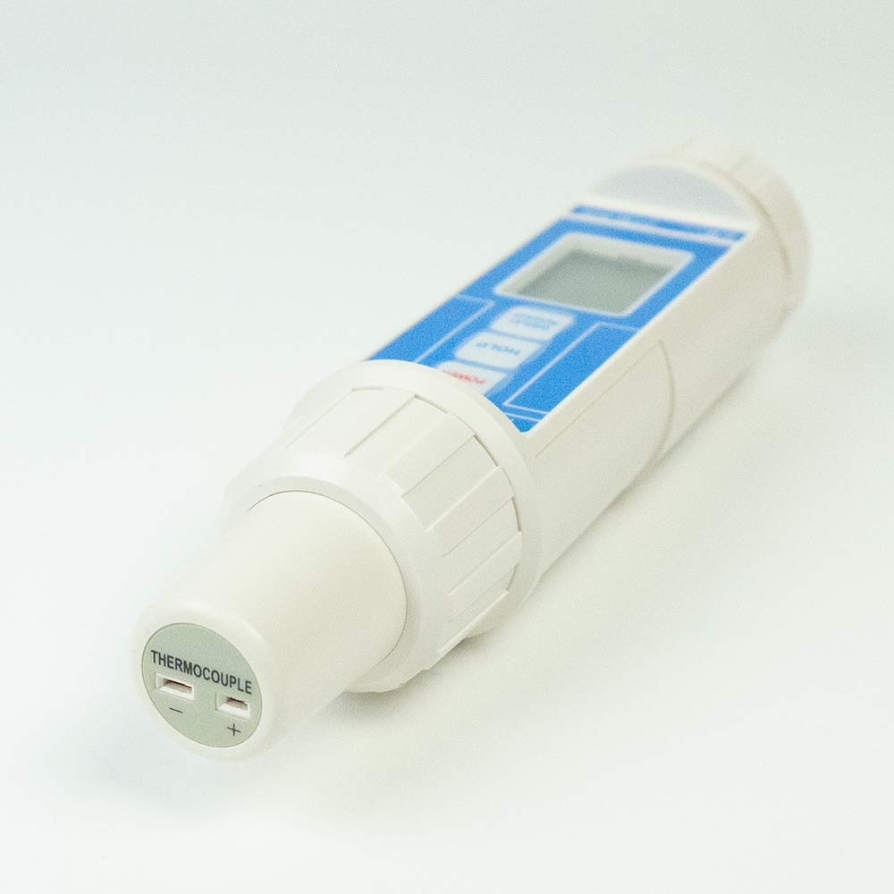 ด้านล่างตัวเครื่อง มี่ช่องต่อโพรบ Thermocouple Type K