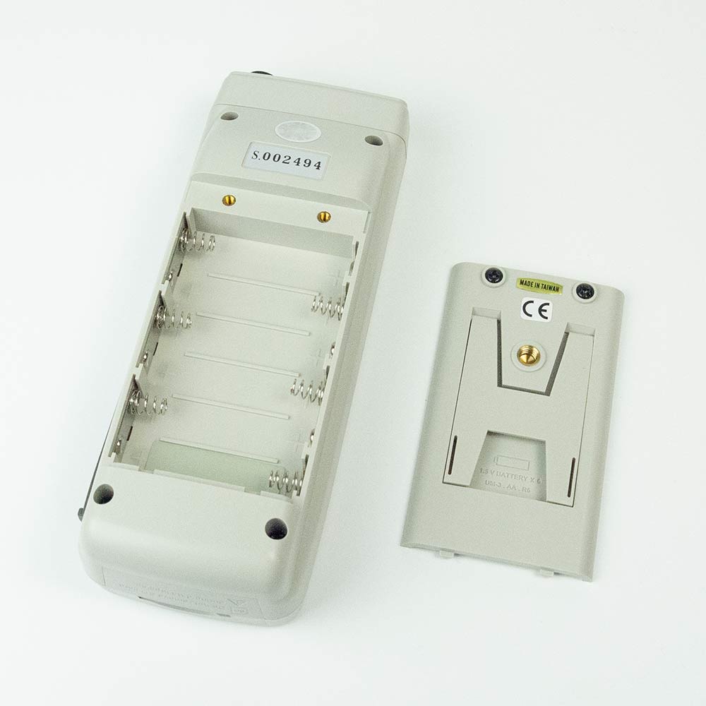 ช่องสำหรับใส่แบตเตอรี่ขนาด AA จำนวน 6 ก้อน