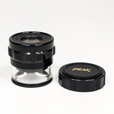 Peak 2028-10X กล้องขยายแบบครอบ มีไฟและสเกล | กำลังขยาย 10 เท่า Peak 2028-10X กล้องขยายแบบครอบ มีไฟและสเกล | กำลังขยาย 10 เท่า