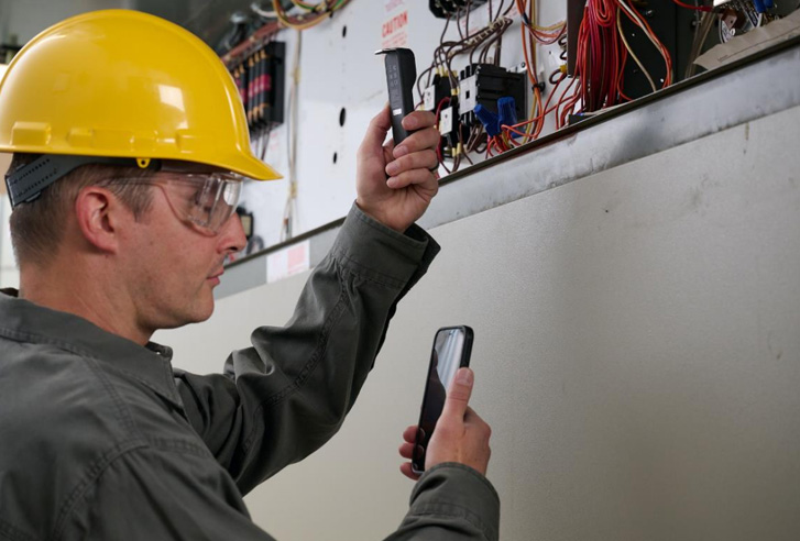 FLIR ONE Edge Pro กล้องถ่ายภาพความร้อนไร้สายความละเอียดสูง 160×120 พิกเซล สำหรับ iOS และ Android FLIR ONE Edge Pro กล้องถ่ายภาพความร้อนไร้สายความละเอียดสูง 160×120 พิกเซล สำหรับ iOS และ Android