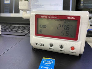 หน้าจอแสดงผลค่าการวัดทั้งอุณหภูมิและความชื้นสัมพัทธ์