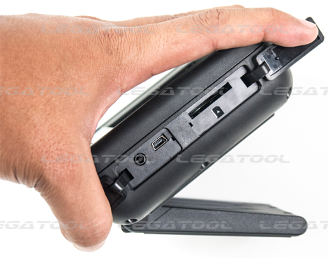 ช่องใส่ SD Card/ ช่องต่อ USB Cable